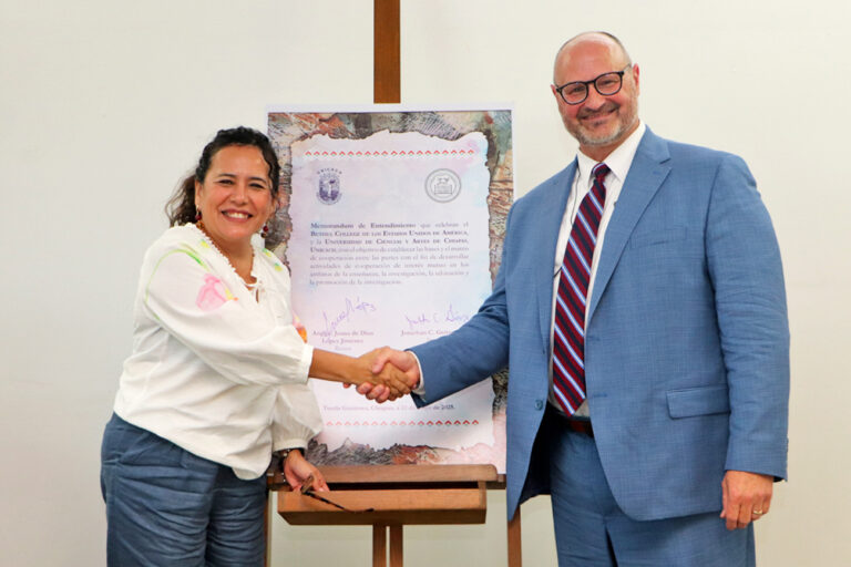 UNICACH Rector Fanny Lopez Jimenez and Bethel President Jon Gering shake hands.